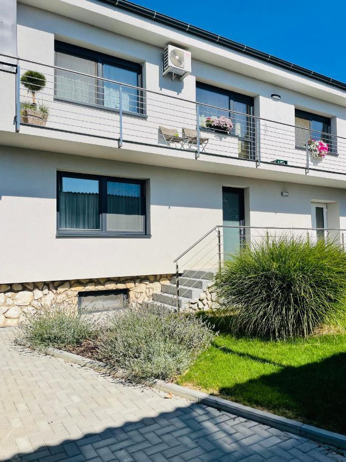 Apartmany Lednice Nejdek Bagian luar foto